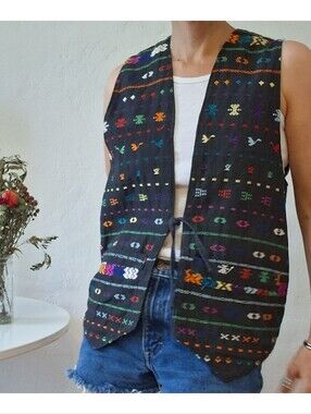 VTG Guatemalan Hand Embroidered Folk Art Animal Vest Boho